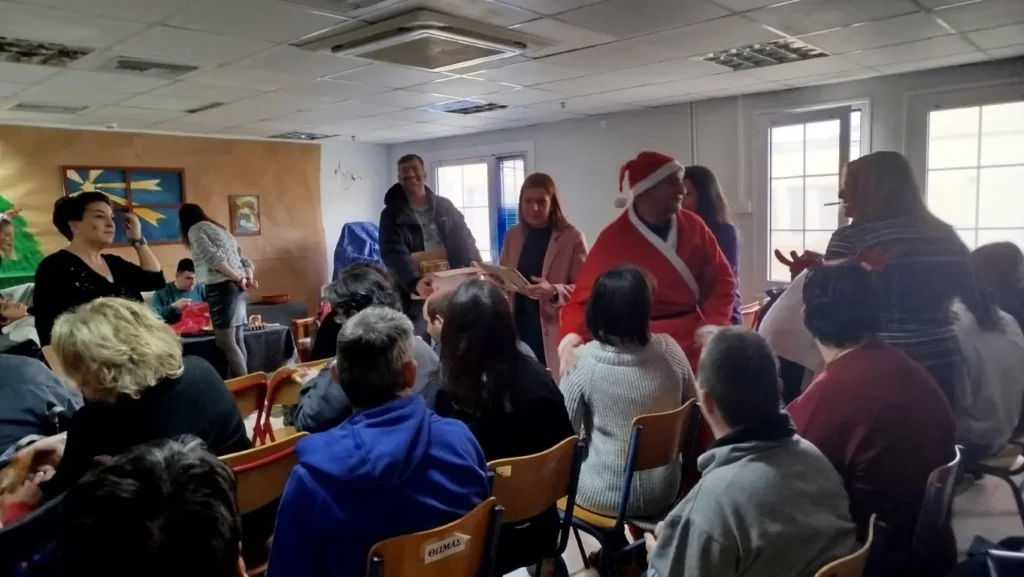 Ο Άγιος Βασίλης και φέτος επισκέφτηκε τα σχολεία του Δήμου Άργους Ορεστικού (φωτογραφίες)