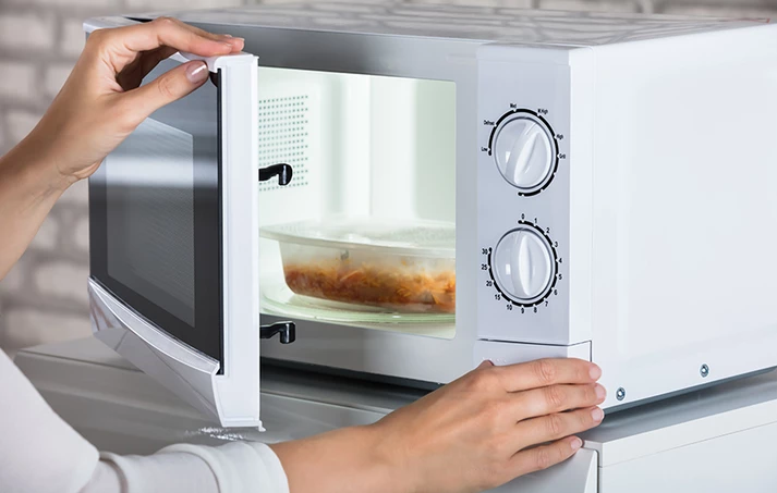 Αυτά τα τρία τρόφιμα δεν πρέπει ποτέ να ξαναζεσταίνονται, σύμφωνα με διατροφολόγο – «Είναι επικίνδυνα»