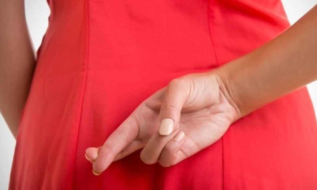 Πρώην πράκτορας της CIA αποκαλύπτει πώς να καταλάβετε αν κάποιος σας λέει ψέματα