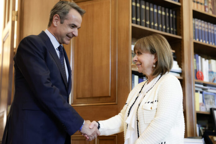 ÓÕÍÁÍÔÇÓÇ ÔÇÓ ÐôÄ ÊÁÔÅÑÉÍÁÓ ÓÁÊÅËËÁÑÏÐÏÕËÏÕ ÌÅ ÔÏÍ ÐÑÙÈÕÐÏÕÑÃÏ ÊÕÑÉÁÊÏ ÌÇÔÓÏÔÁÊÇ <br><br> Ã.Ô ÐôÄ ÌÁÍÙËÏÐÏÕËÏÓ ÈÏÄÙÑÇÓ