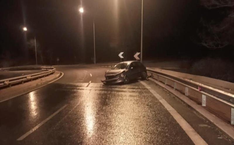 Τροχαίο στα Κοίλα – Εκτροπή οχήματος με φοιτητές