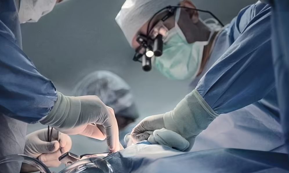 Για πρώτη φορά στα ιατρικά χρονικά: Γιατρός… κόλλησε καρκίνο από ασθενή – Πώς συνέβη