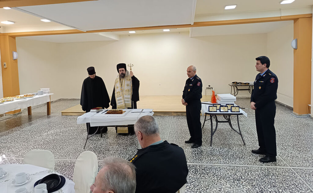 Η Πυροσβεστική Υπηρεσία Καστοριάς έκοψε την βασιλόπιτά της