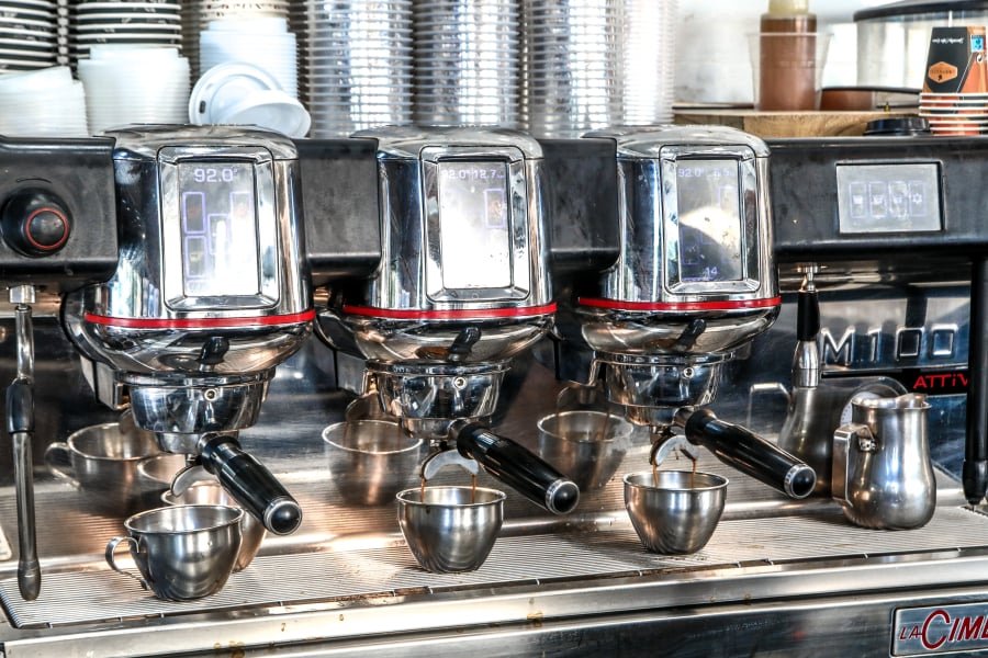 Καφές στο σπίτι λόγω αυξήσεων: «Φωτιά» στις τιμές