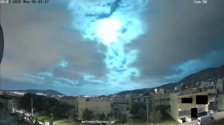 Σπάνιο θέαμα στον ελληνικό ουρανό: Μετεωρίτης πέρασε πάνω από την Αττική (Εικόνες)