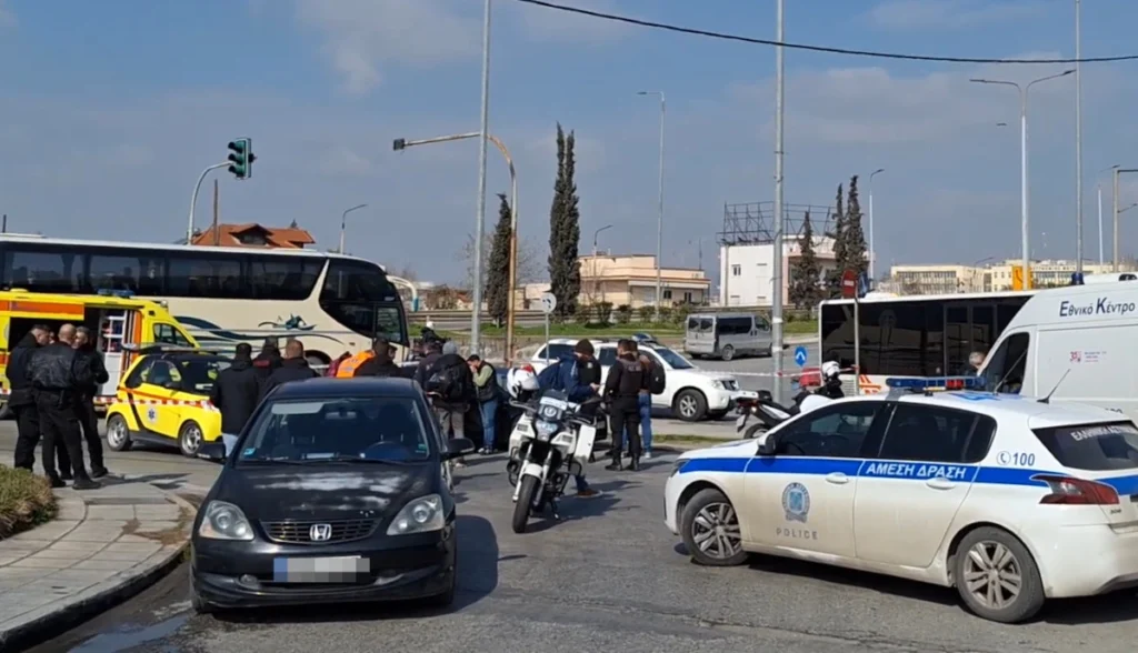 Θεσσαλονίκη: Νεκρός ο συνοδηγός του αυτοκινήτου που δέχθηκε πυροβολισμούς κοντά στα ΚΤΕΛ (βίντεο)