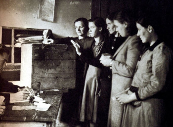 Αφιέρωμα: Οι Ελληνίδες στις κάλπες