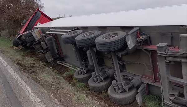 Εκτροπή νταλίκας στα Γρεβενά