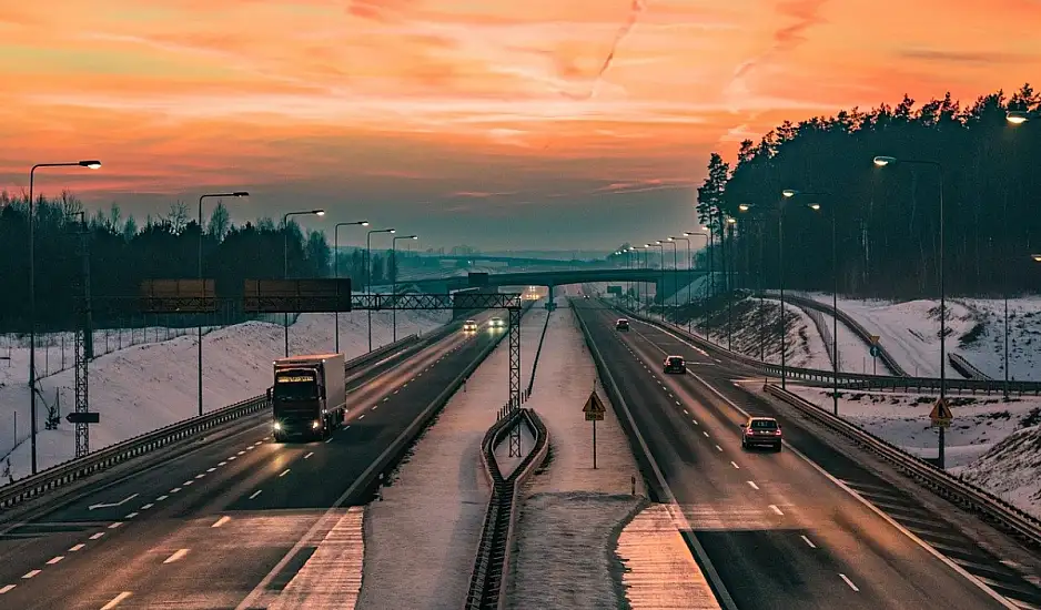 Από πότε αυξάνεται το όριο ταχύτητας σε αυτοκινητόδρομους και σε ποιους δρόμους θα ισχύει