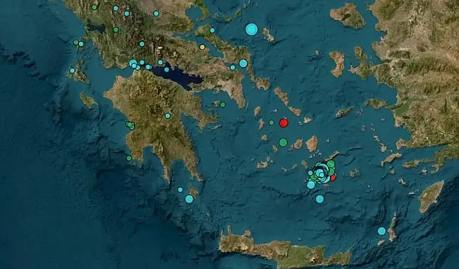 Σαντορίνη: «Δεν έχει γίνει ακόμα ο κύριος σεισμός» – 6.400 Δονήσεις σε 10 ημέρες – Δείτε live πού κάνει σεισμό