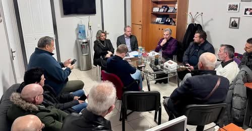 Διαμαρτυρία των αγροτών της Καστοριάς προς την βουλευτή Μαρία Αντωνίου