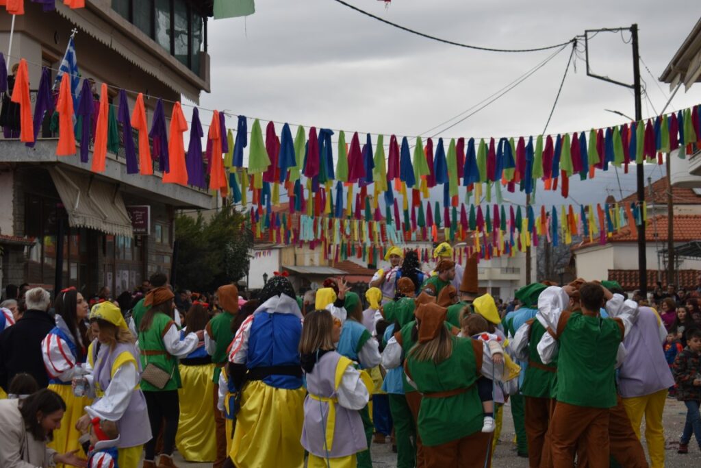 Εντυπωσιακή η Παρέλαση Καρναβαλιστών στη Μεσοποταμία Καστοριάς!