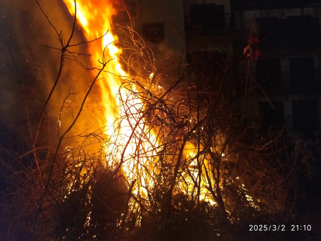 Τα έθιμα της Μπουμπούνας και του Χάσκαρι στις συνοικίες της Καστοριάς (φωτογραφίες -βίντεο)