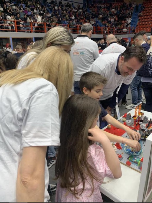 Πρόκριση της Ομάδας του Δ.Σ. Χιλιοδέντρου σε Διεθνή Διαγωνισμό Εκπαιδευτικής Ρομποτικής