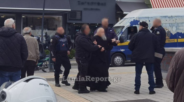 Στην Ψυχιατρική του Πανεπιστημιακού Νοσοκομείου Λάρισας ο Αρχιμανδρίτης που έβρισε και χτυπούσε αστυνομικούς