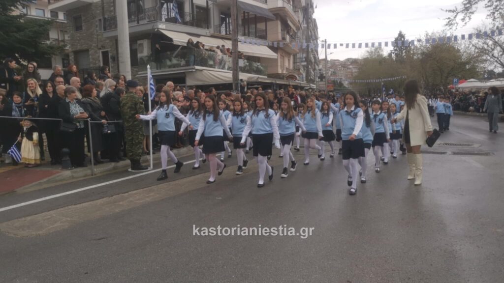 H παρέλαση της 25ης Μαρτίου στην Καστοριά (φωτορεπορτάζ)