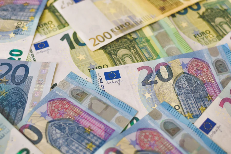 Η Ευρώπη αντιμέτωπη με εκρηκτικές πιέσεις στις δημόσιες δαπάνες – Στο προσκήνιο η Ελλάδα