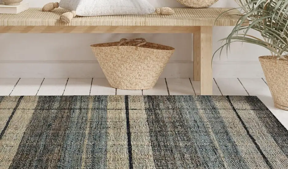 Αφαιρέστε επίμονους λεκέδες από τα χαλιά με 1 υλικό που έχετε στο μπάνιο σας