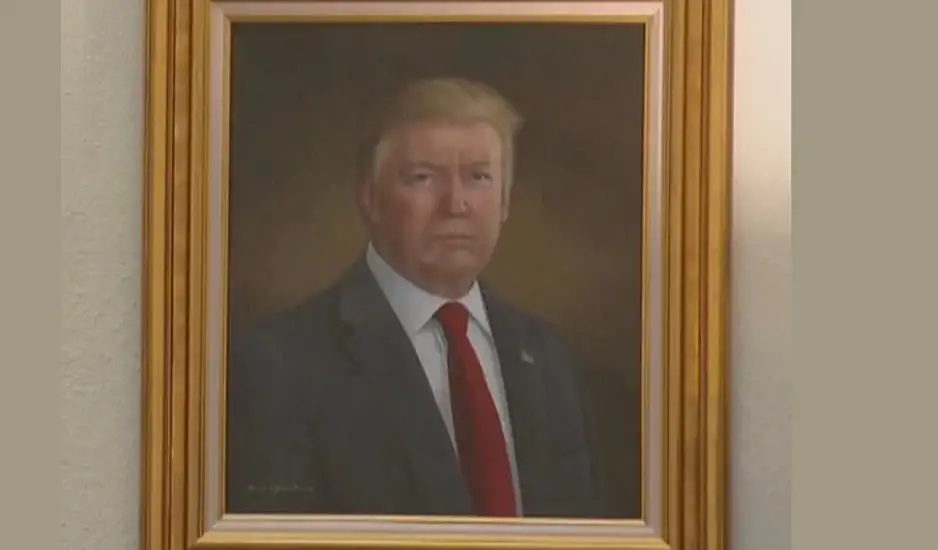 Έξαλλος ο Ντόναλντ Τραμπ με το πορτρέτο του – «Το χειρότερο που έχω δει ποτέ»