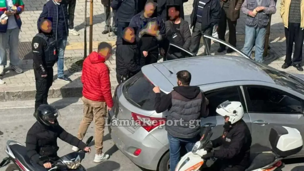 Αρχιμανδρίτης στη Λαμία έβριζε και χτυπούσε αστυνομικούς γιατί του πήραν τις πινακίδες: «Πάσχα να μη σε βρει»