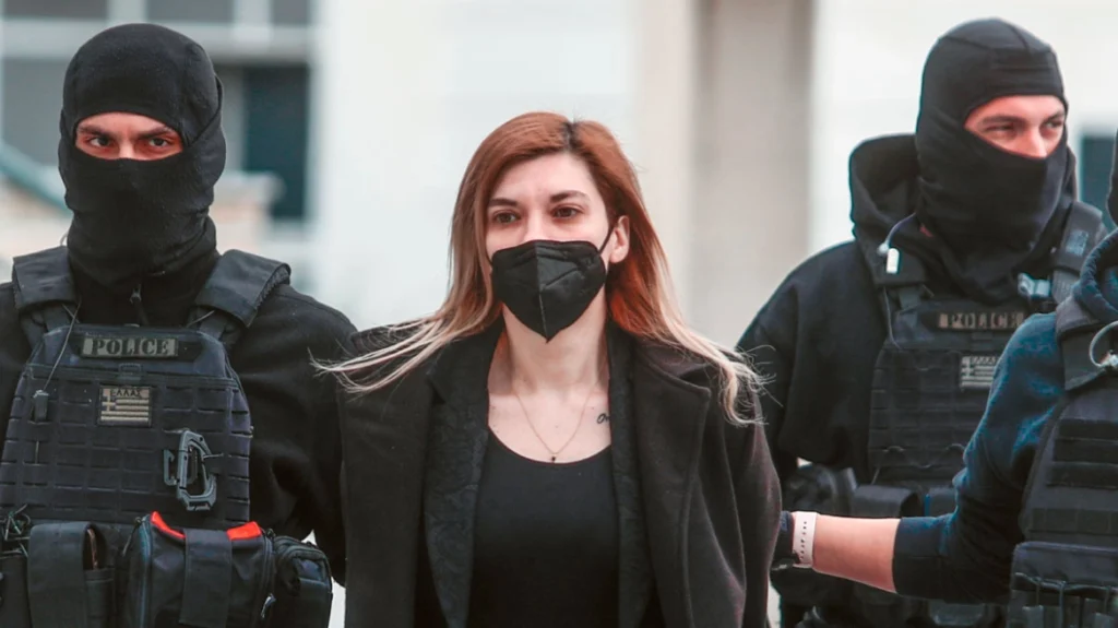 Ρούλα Πισπιρίγκου: Δις ισόβια για τους θανάτους Μαλένας και Ίριδας – Ομόφωνα ένοχη από το δικαστήριο