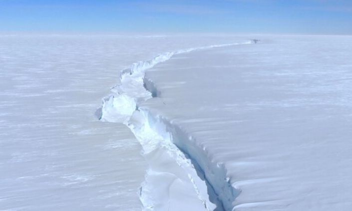 Τεράστιο παγόβουνο αποκολλήθηκε στην Ανταρκτική – Σοκαρίστηκαν οι επιστήμονες με αυτό που βρήκαν