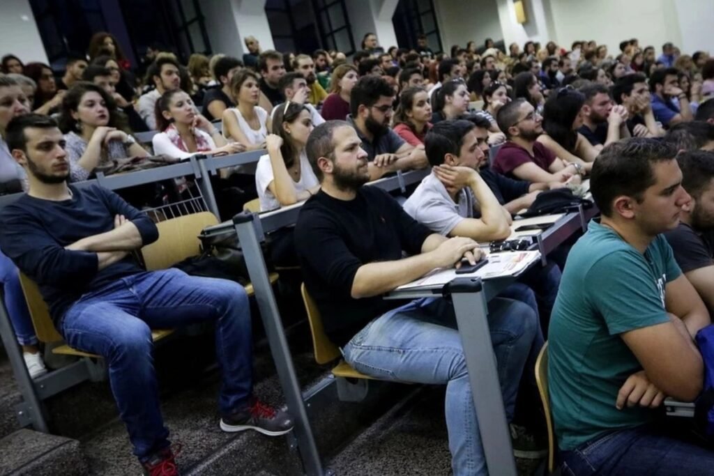 Παράταση ενός έτους για 22.000 «αιώνιους» φοιτητές που κινδυνεύουν με διαγραφή από τα πανεπιστήμια