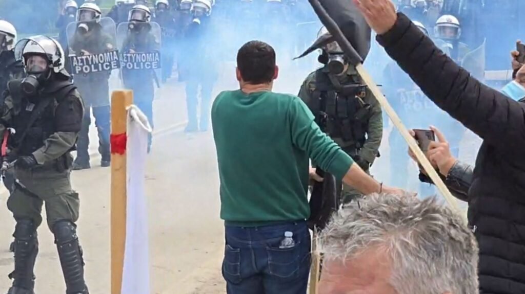 Κοζάνη: Εκτεταμένα επεισόδια διαδηλωτών με τις αστυνομικές δυνάμεις