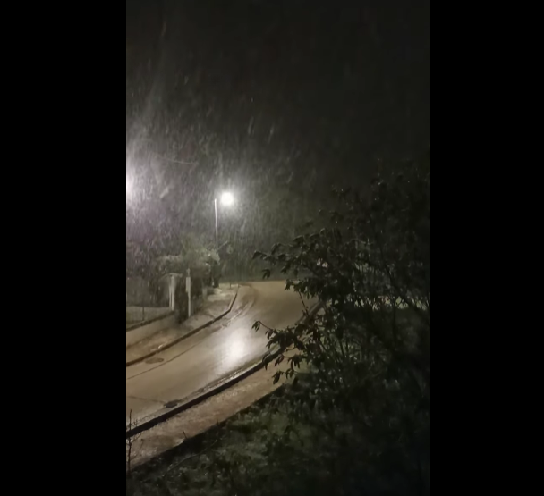 Ισχυρή χιονόπτωση Απρίλη μήνα στην Καστοριά – Βίντεο από την Χλόλη