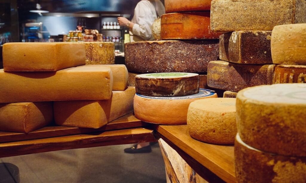 Ξεσκεπάστηκε απάτη με τυριά «φαντάσματα» – Τα πλαστά τιμολόγια και τα ανώνυμα τηλέφωνα