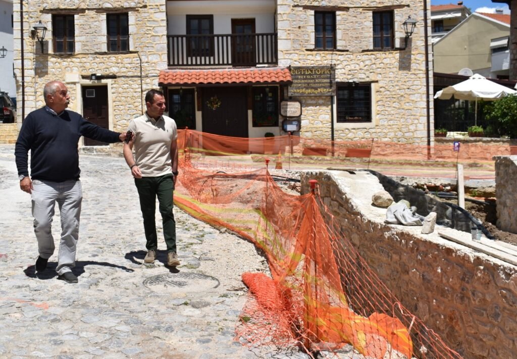 Αυτοψία του Δημάρχου Γιάννη Κορεντσίδη στα έργα εξωραϊσμού των Πλατειών του Δήμου Καστοριάς
