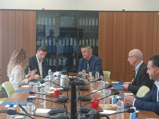 Υπογραφή συμφώνου συνεργασίας των Επιμελητηρίων Καστοριάς και Τιράνων (φωτογραφίες – βίντεο)