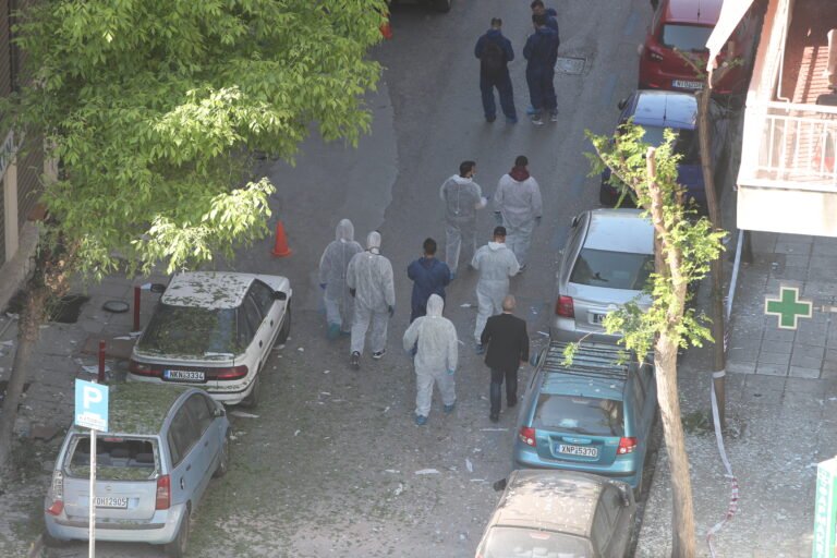 Φονική έκρηξη στη Θεσσαλονίκη: Με τα κλειδιά που βρήκαν στη τσάντα της 38χρονης οι έρευνες στο ισόγειο Airbnb