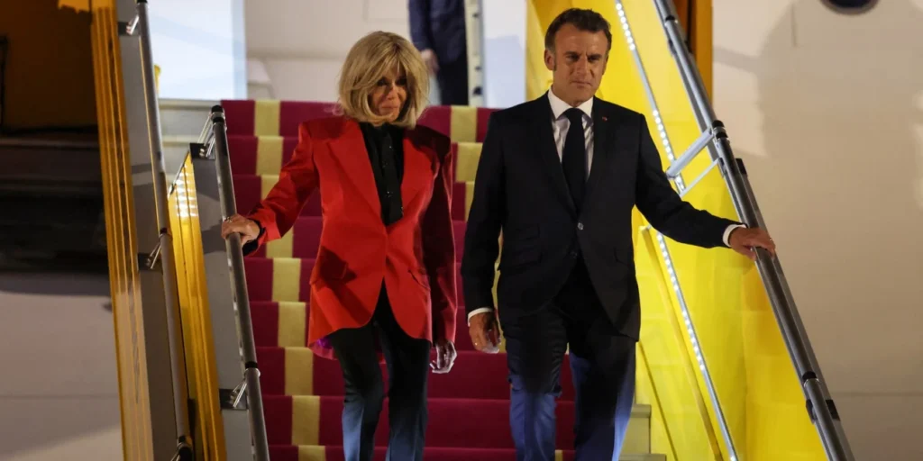 Τα νεύρα της Μπριζίτ μετά το χαστούκι στον Μακρόν: «Ξεκουμπίσου, χαμένε» του είπε, λέει ειδικός στην ανάγνωση χειλιών