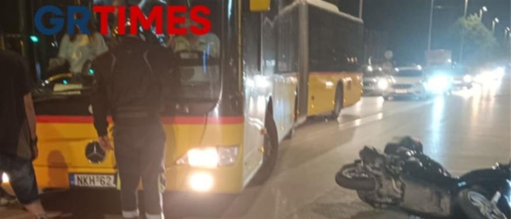 Θεσσαλονίκη: Οδηγός λεωφορείου έριξε το όχημά του πάνω σε δικυκλιστή μετά από καυγά (βίντεο)