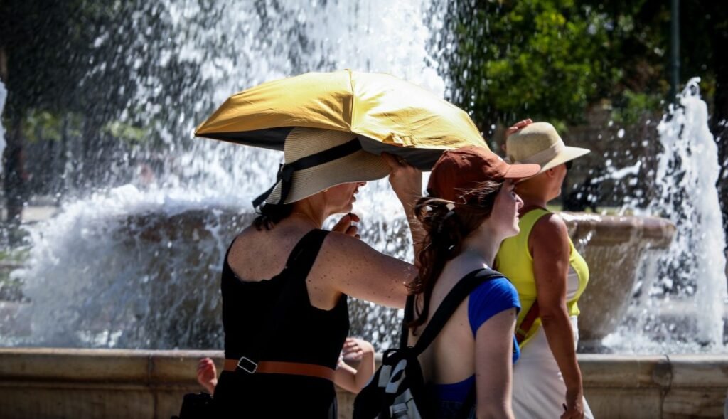 Καιρός: Θερμότερος αναμένεται ο Ιούλιος – Ανάλυση Meteo μέσα από 400 σενάρια