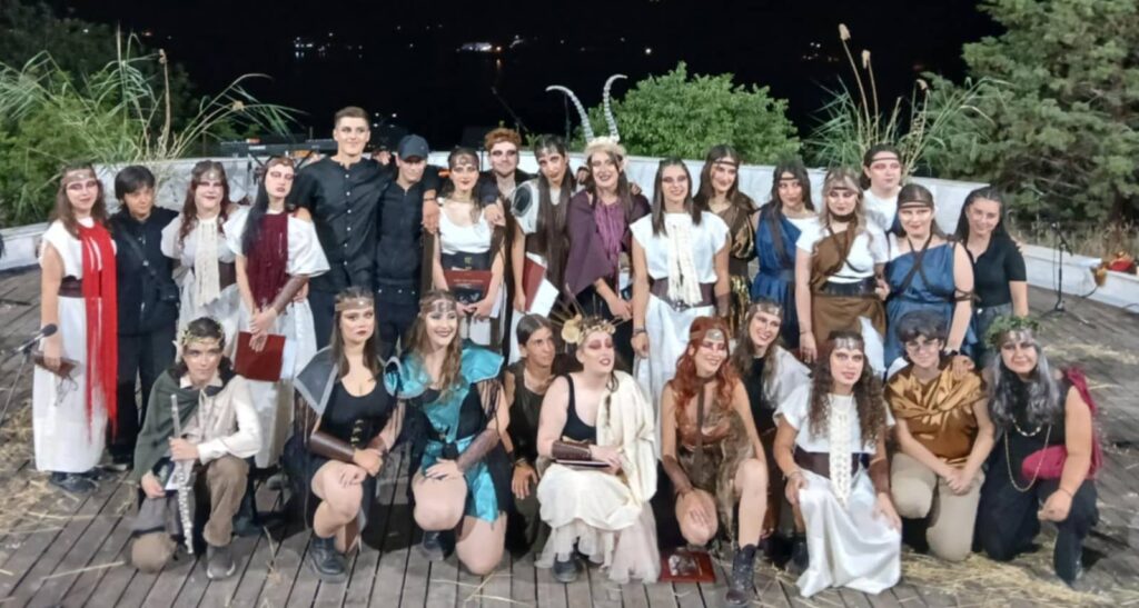 “Βάκχες” στο Θέατρο του Βουνού: Η Συγκλονιστική παρουσίαση του Μουσικού Σχολείου Καστοριάς