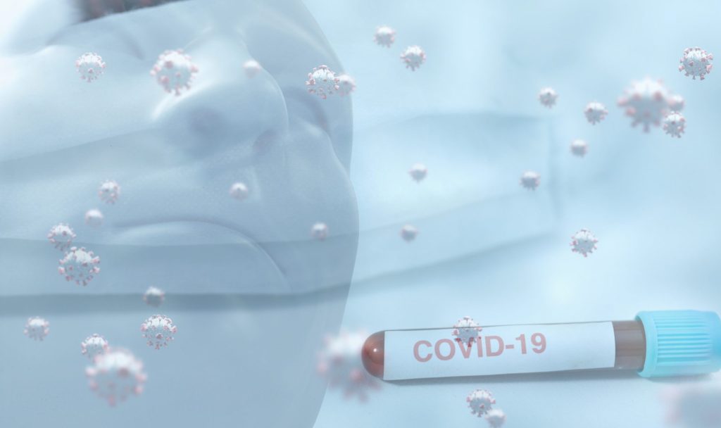 Covid-19: Οι επιστήμονες προειδοποιούν για νέα παραλλαγή που θα εξαπλωθεί το καλοκαίρι – Ποιο είναι το περίεργο σύμπτωμα στον λαιμό