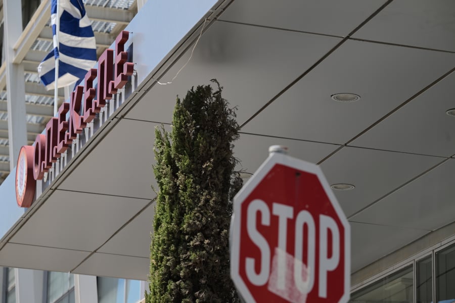 ΟΠΕΚΕΠΕ: Απειλές δέχεται ο αγρότης που αποκάλυψε το «πάρτι» σε αεροδρόμιο Πολεμικής Αεροπορίας