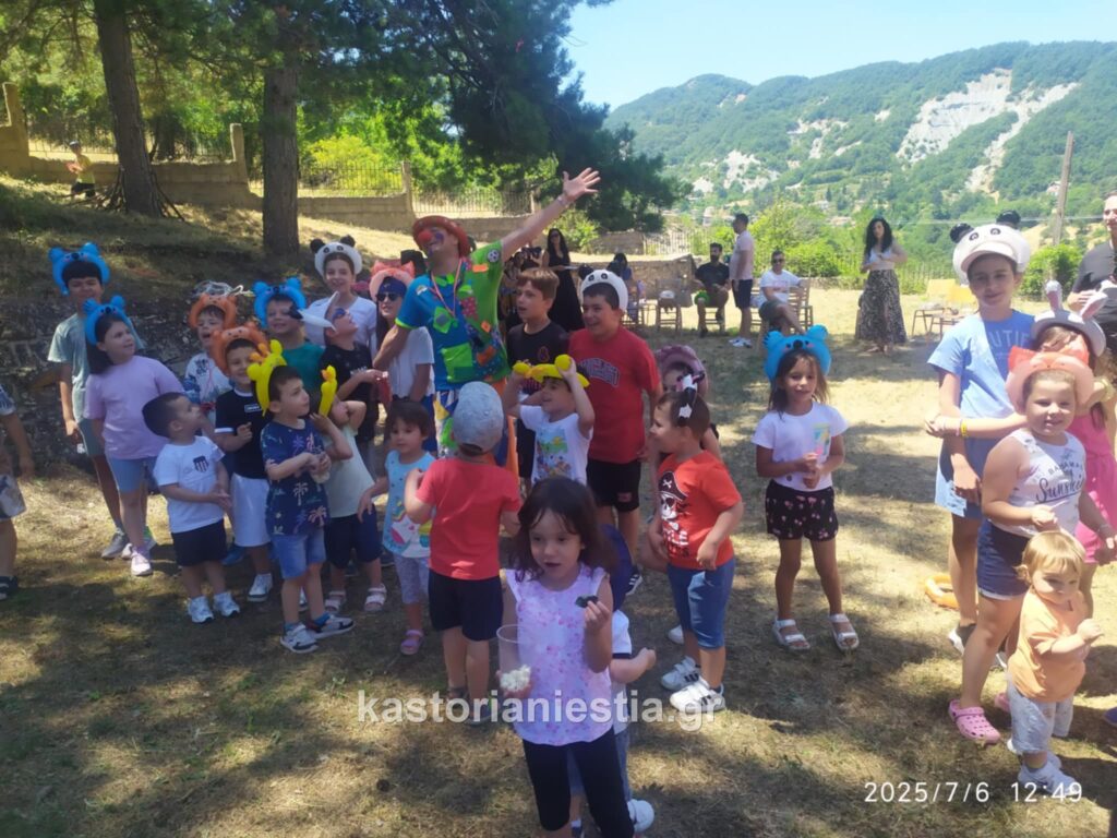 ….και ξαφνικά η “έρημη” αυλή του σχολείου στο Βράχο γέμισε από χαρούμενες  παιδικές φωνές!