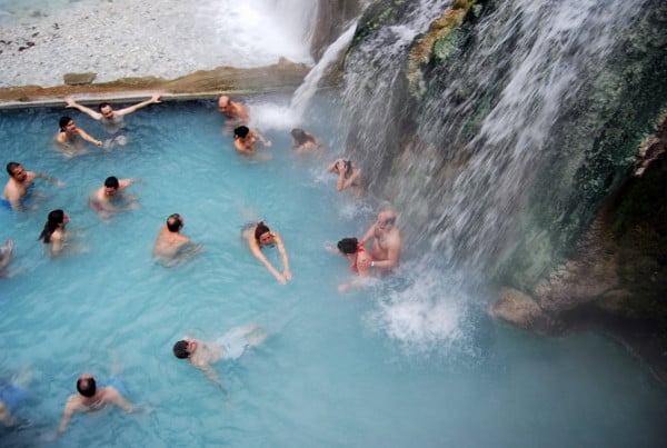 Ποιοι ασφαλισμένοι δικαιούνται επίδομα 150 ευρώ (λουτροθεραπείας) από τον ΕΟΠΥΥ για το έτος 2025