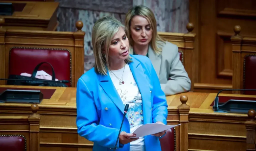 Συνελήφθη δημοσιογράφος που φέρεται να εκβίαζε τη Ζέττα Μακρή – Πληροφορίες ότι της ζήτησε 10.000 ευρώ