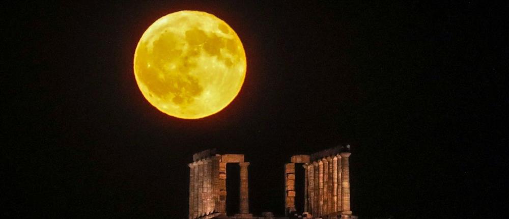 Πανσέληνος Οξύρρυγχου: Μαγευτικές εικόνες από το φεγγάρι που “φώτισε” τον ουρανό