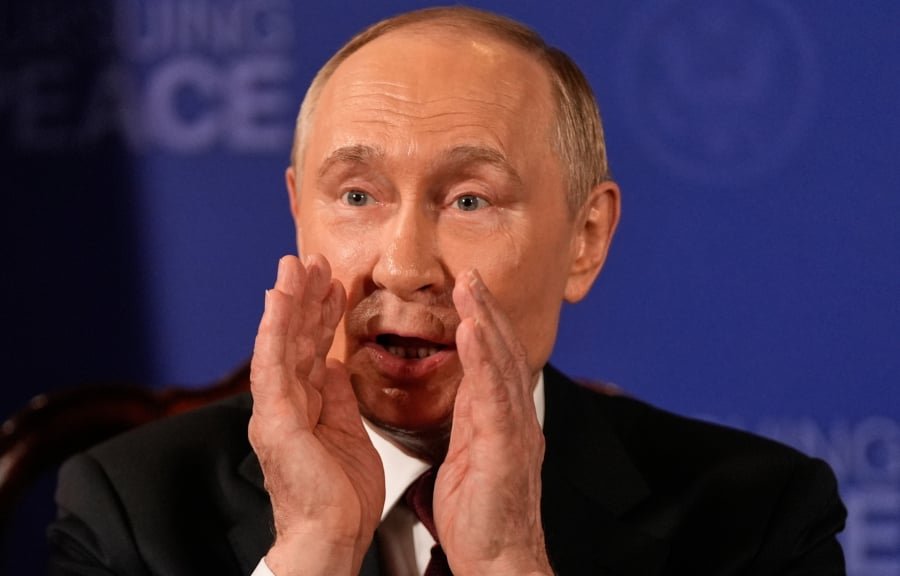 Βλαντιμίρ Πούτιν: Viral οι παράξενες εκφράσεις του – Τι «φώναξε» στους δημοσιογράφους (βίντεο)