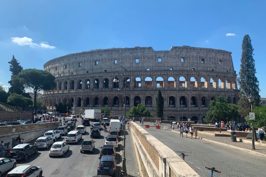 «Βόμβα» στα θεμέλια της Ευρώπης η μείωση των γεννήσεων – Πυλώνας το μεταναστευτικό