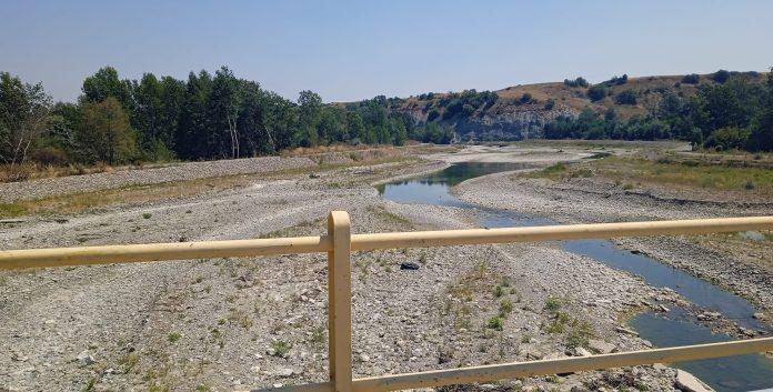 Στέρεψε ο Αλιάκμονας….  Απειλούνται οι καλλιέργειες!