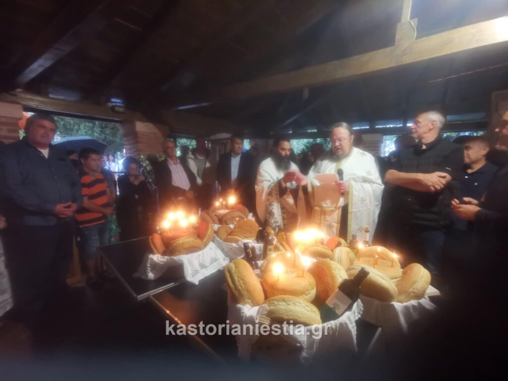 O Εσπερινός στο εξωκκλήσι  του Αγίου Σωτήρα στο Γύρο της Λίμνης (σειρά φωτογραφιών)