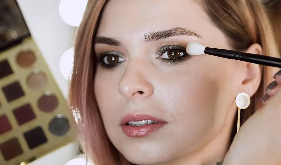 Μακιγιάζ που… μεγαλώνει: 7 συνηθισμένα λάθη που προσθέτουν χρόνια – Πώς να τα αποφύγεις