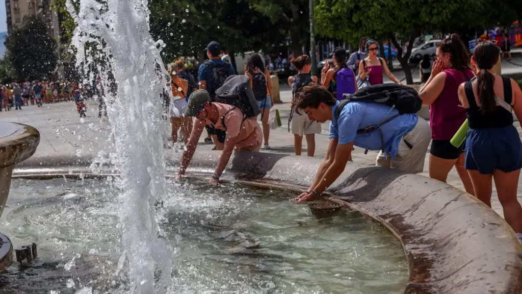 Καιρός: Αίθριος με μικρή πτώση της θερμοκρασίας την Πέμπτη