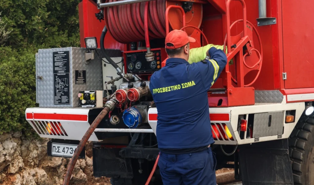 Καστοριά: Ξέσπασε πυρκαγιά στους Κομνηνάδες